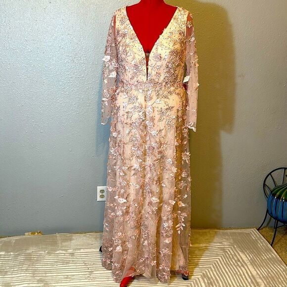 NEW Mac Duggal women’s floral appliqué long sleeve lace A-line gown size 14 - Picture 4 of 13
